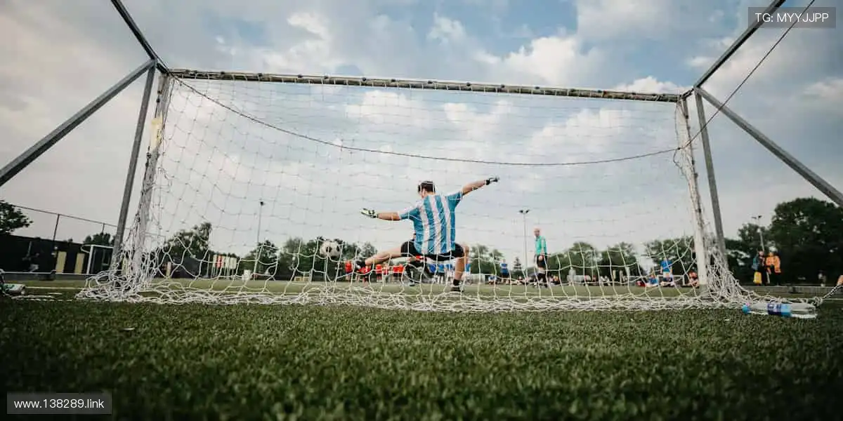 🎮 实时比分，弹幕狂欢，这里永不冷场！